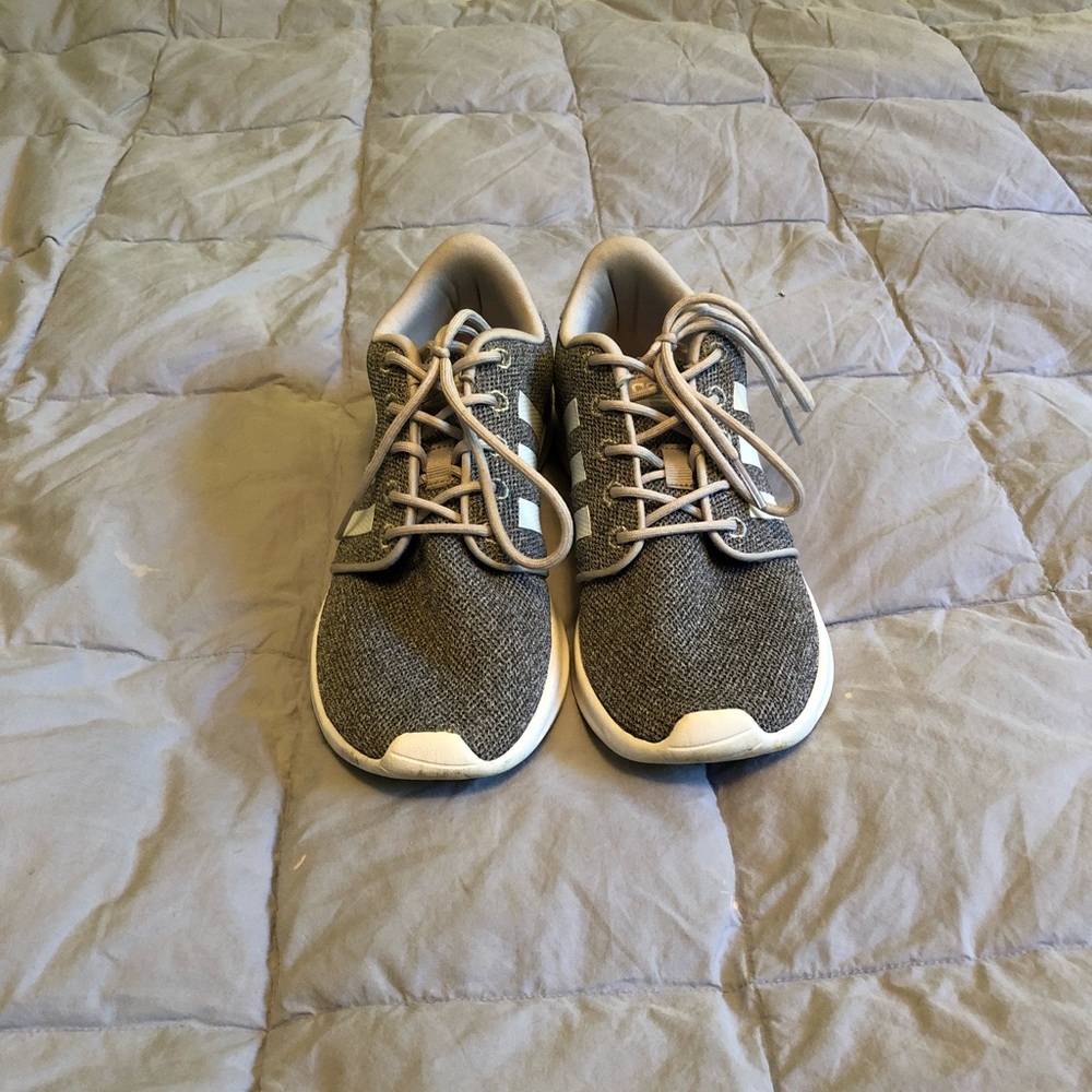 Women’s Adidas Neo